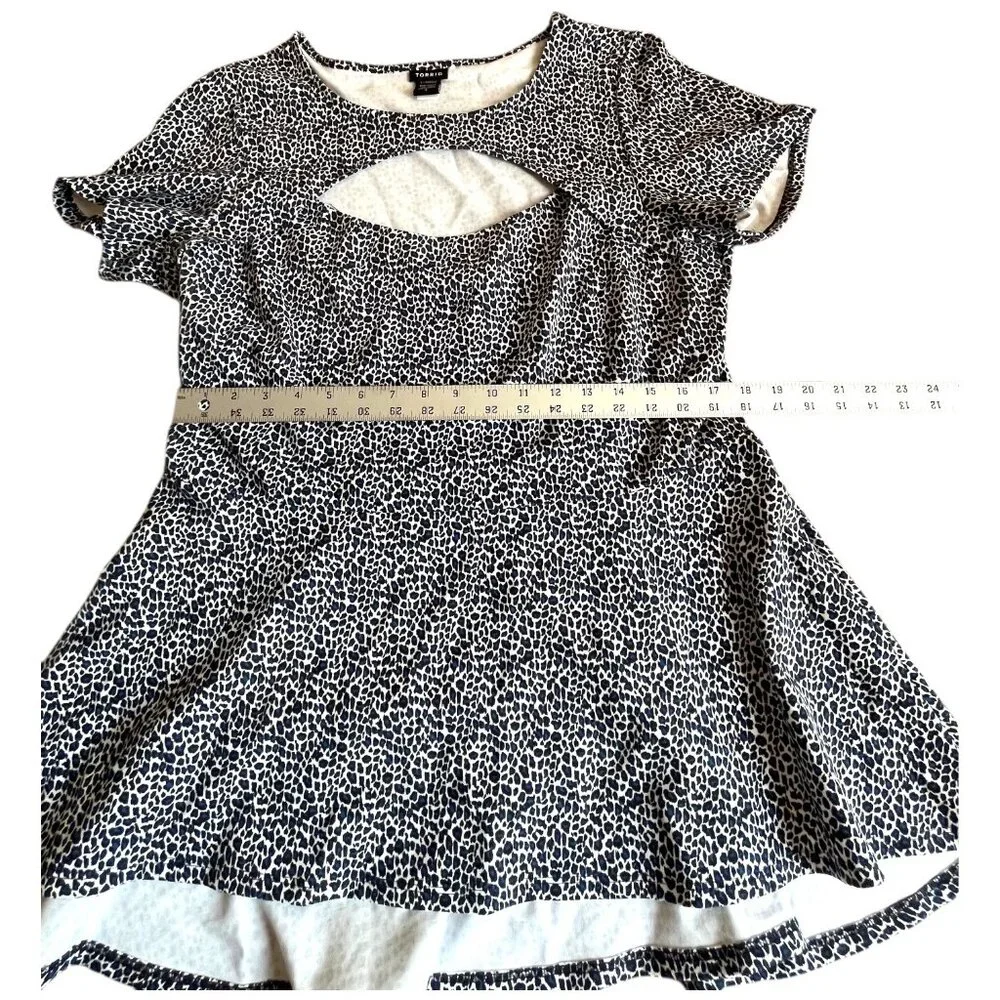 Torrid Women's Black White Leopard Print Fit Flare Cutout Stretch Top Size 2XL - Picture 2 of 12